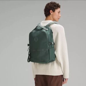 Lululemon New Crew Backpack 22L Unisex Dark Forest🌲